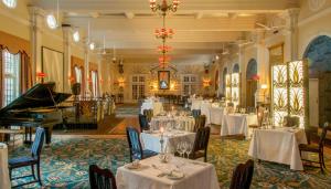 ห้องอาหารหรือที่รับประทานอาหารของ The Victoria Falls Hotel