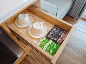 a cabinet with two dishes and a magazine in it at Hanpin Homestay in Yuli