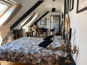 a bedroom with a bed and a dining room at Chambre Coco in Bressuire +13 photos