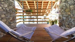 A seating area at Cascinetta32