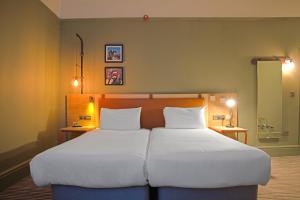 Postel nebo postele na pokoji v ubytování The Grand Bristol By Sunday