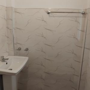 a bathroom with a sink and a shower at Gramatic Cottage Udawalawe in Udawalawe