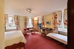 Ліжко або ліжка в номері Romantik Hotel Schwan