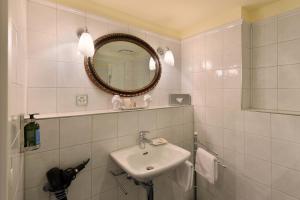 Ванна кімната в Romantik Hotel Schwan