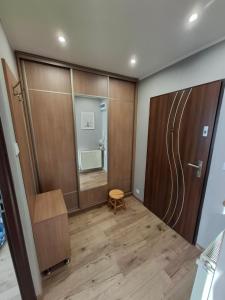 a room with a large wooden door and a stool at Apartament Lewin Kłodzki in Lewin Kłodzki
