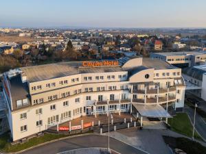 una vista aerea dell'hotel gucci di City Inn Hotel Olomouc a Olomouc