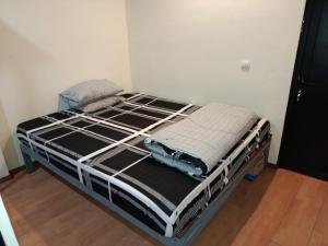 a bed with a black and white bed frame at Selaras Heritage Villa in Campaka +16 photos