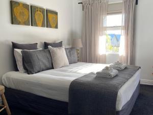 a bedroom with a large bed with towels on it at Downtown, Contemporary and Artistic in Albany