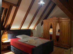 a bedroom with a bed and a wooden cabinet at Ferienhaus Sprejnik Bautzen in Bautzen