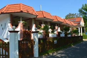 a house with an orange roof and a fence at Hotel und Restaurant Feustel in Plauen