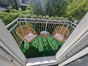 two chairs and a table on a balcony at Süße Marie 8 in Karlsruhe