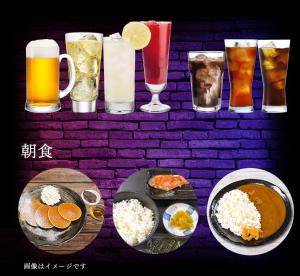 a bunch of different types of food and drinks at ホテルツクバランド in Tōgane