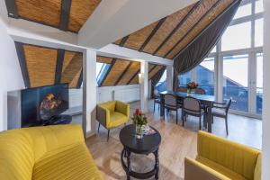 a living room with a yellow couch and a table at Ravensberger Hof in Bielefeld