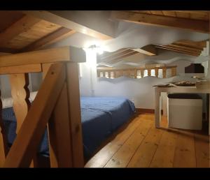 a bedroom with a bed and a desk in a room at Il villaggio affittacamere in Valmontone +12 photos