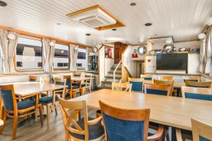 Et tv og/eller underholdning på Botel Van Aemstel