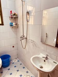 a bathroom with a sink and a shower at Elite Haven in Masaka +12 photos