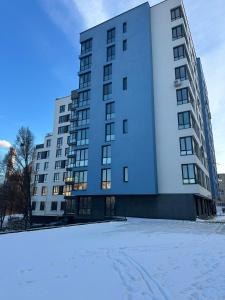 a large building with snow in front of it at ЖК Сонячна Тераса in Ternopil