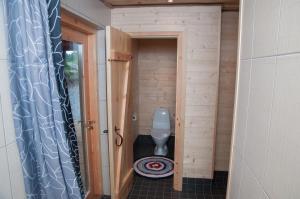 Koupelna v ubytování Karujärve Camping