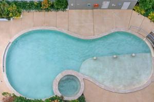 an overhead view of a swimming pool at Darwin Central Escape Hotel Style Apartment with Kitchen , Pool , Gym , Car Park,Balconey in Darwin +7 photos