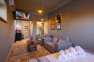 a living room with two couches and a couch at Positano Apartment in Głowno