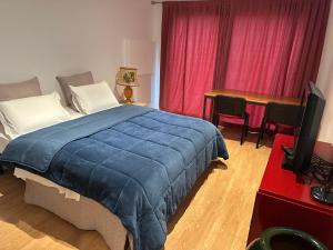 a bedroom with a bed and a desk with a desk at Le paradis de la Provence in Verenay