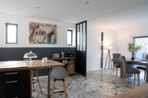 a kitchen and dining room with a table and chairs at Le Saint-Quentin - Studio avec Terrasse in Saint-Quentin