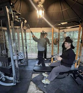 a group of people in a gym at 拇指園民宿 in Guanxi