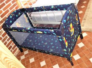 a kids play table with a blue at Fischerhaus Godewind 45 qm Studio in Altwarp