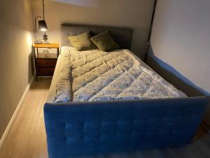 a bed in a bedroom with a blue bed frame at Kleine Auszeit in Oderberg