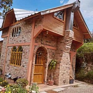 Bygningen som chaletet ligger i + 32 billeder