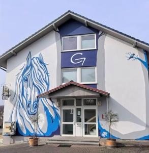 a mural of a horse on the side of a building at Das Gerhards in Wolfhagen