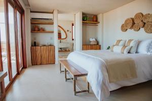 a bedroom with a large bed and a wooden bench at Lahaina Hotel in Icaraí +58 photos