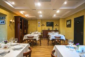 Ресторан / й інші заклади харчування у Premier Hotel Pochaiv