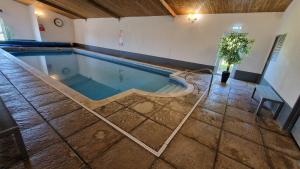 an indoor swimming pool in a building at Wagtail Barn in Ipplepen