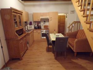 a kitchen and dining room with a table and chairs at Ferienwohnung Hummel in Aurich