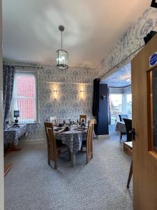 a dining room with a table and chairs at Greylands Guest House in Llandrindod Wells