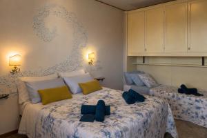 a bedroom with two beds with towels on them at Sea View Solarium- Free parking - 8 min beach - 3 min A14 - Mastrangelo Beach in Grottammare