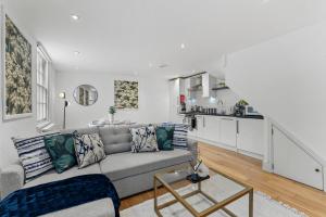 a living room with a couch and a kitchen at Stylish Roman Bath Abode - The Gatsby in Bath +16 photos