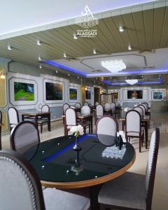 a dining car of a train with a table and chairs at Al-Assadi Hotel in Erbil