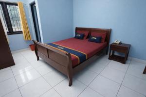 a bedroom with a bed with a nightstand and a bed sidx sidx sidx sidx at Mekarsari Hotel By ARBA in Tjipitjung Tiga