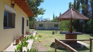 a backyard with a table and an umbrella at cabaña huguito y vane in Tinogasta