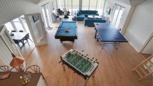 a room with two tables and a pool table at Villavilla 441 - Grenå Strand, Østjylland in Grenå