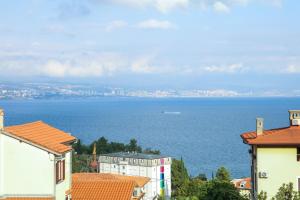a view of the ocean from the roofs of buildings at Apartman Lori in Lovran