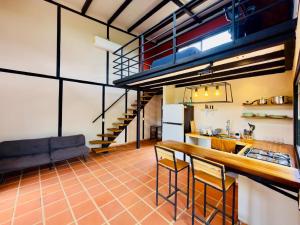 a kitchen with a bar and a loft at Casa Papaya in Los Chacareños