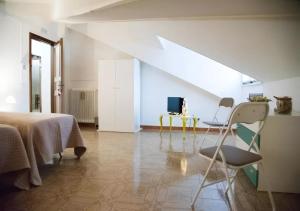 a room with a bed and a chair and a desk at B&B SANTA MARIA VALLEVERDE appartamento vicinissimo alla Clinica L'immacolata in Celano