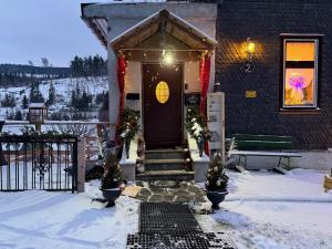 a front door of a house in the snow at Antique Hotel Am Bahndamm in Wallendorf +92 photos