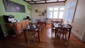 a restaurant with tables and chairs in a room at Hotel Casa Woerner - Caja los Andes in Valdivia