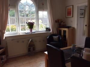 Posezení v ubytování Seaways Cottage Hoylake