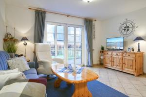 a living room with a couch and a table at Muschelsucher 2 in Nordstrand