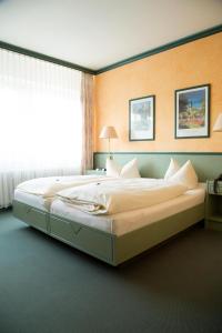 Postel nebo postele na pokoji v ubytování Hotel Reifenstein